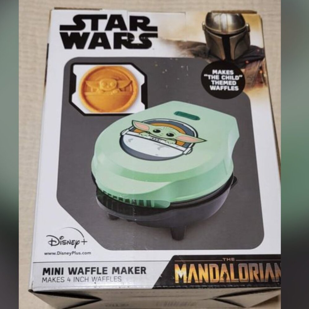 Star Wars The Child Grogu Baby Yoda mini waffle maker